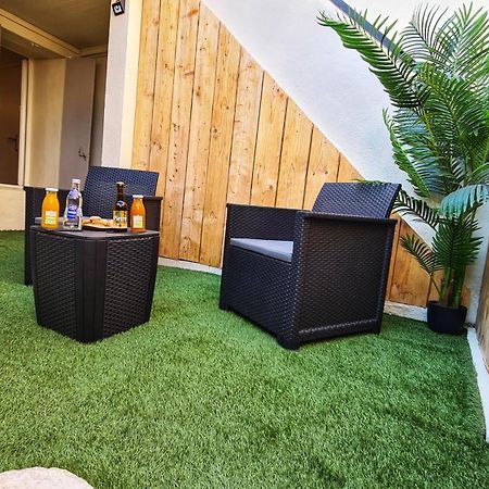 T2 Chambre Miroir Jardin Et Parking Prive Marseilles Exterior foto