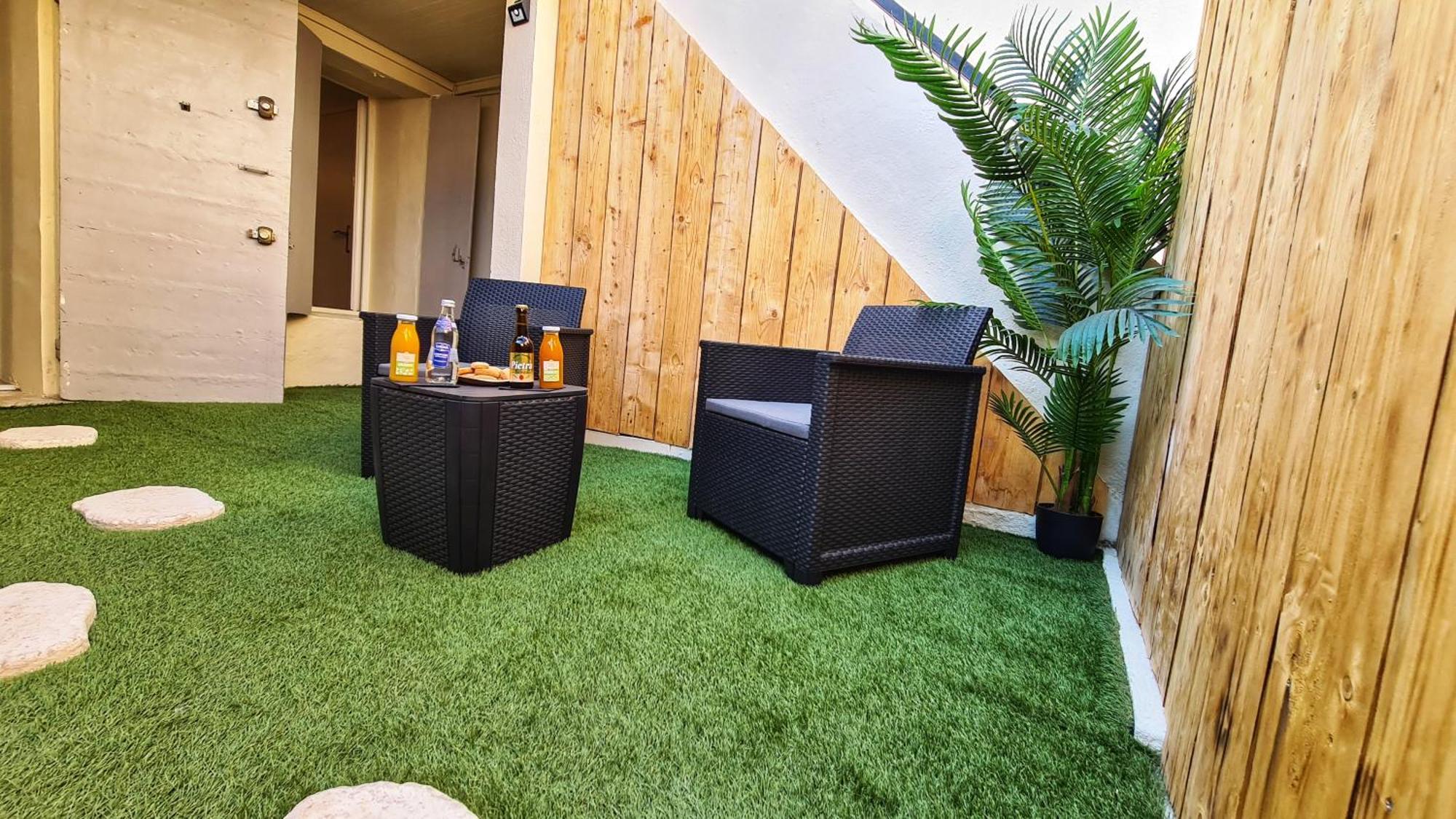 T2 Chambre Miroir Jardin Et Parking Prive Marseilles Exterior foto